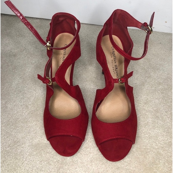 Red heeels - Picture 2 of 3